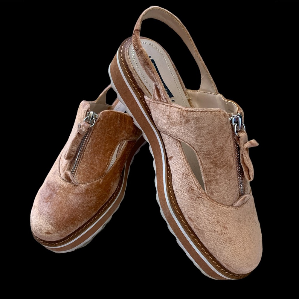 Zara valour funky shoes ! Size 40 . Worn 3 times . Wedge heal .